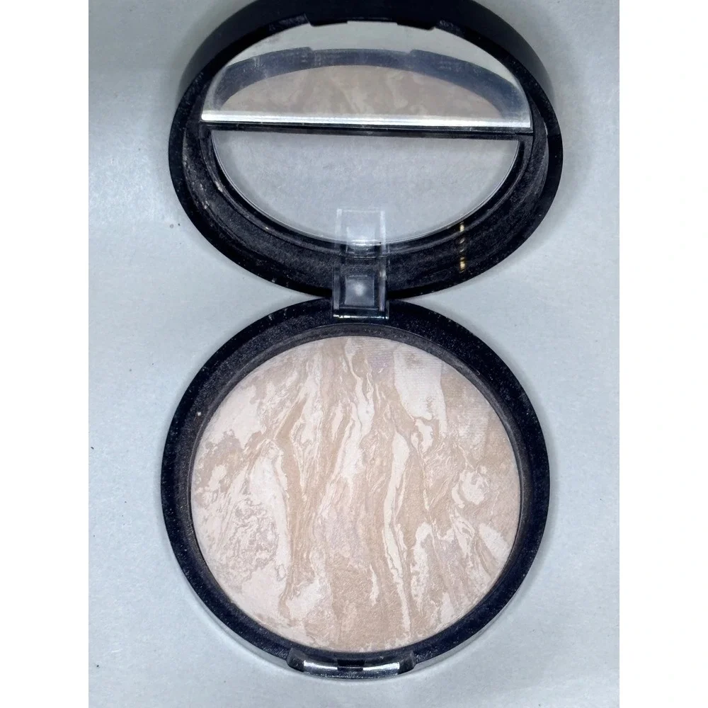 Laura Gellar Baked Balance and Brighten Foundation in Porcelain New
